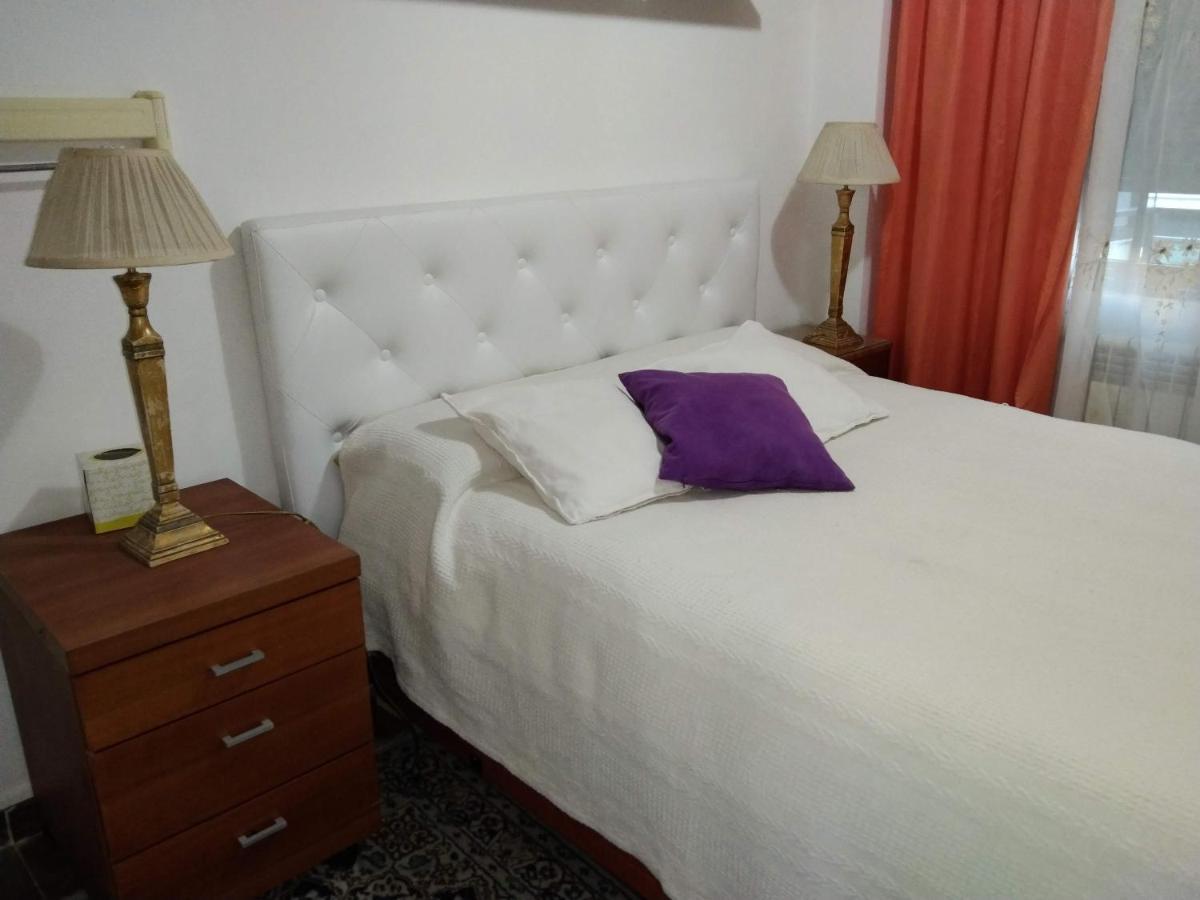 Habitaciones Individuales En Apartamento Madrid Esterno foto