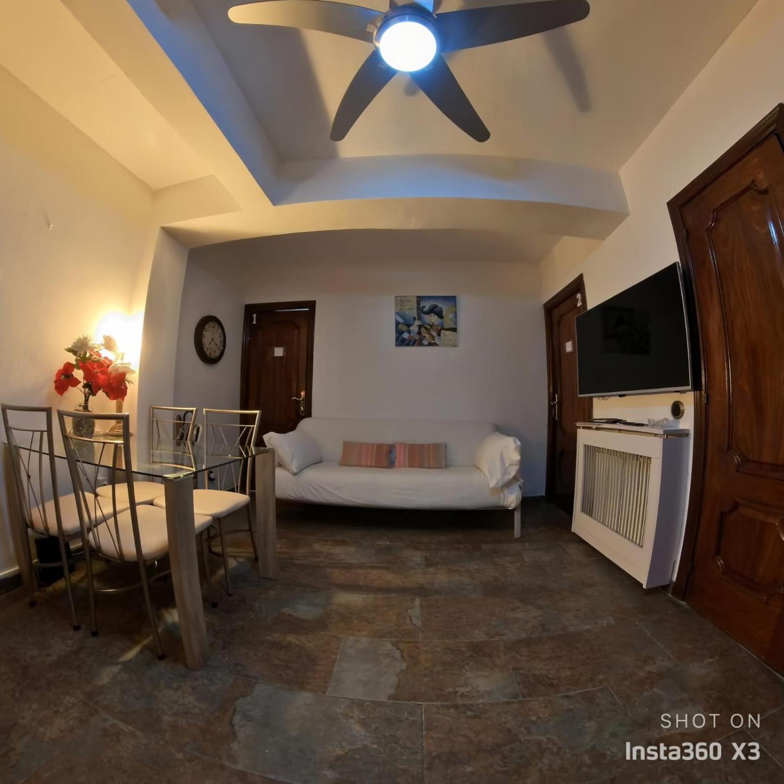 Habitaciones Individuales En Apartamento Madrid Esterno foto