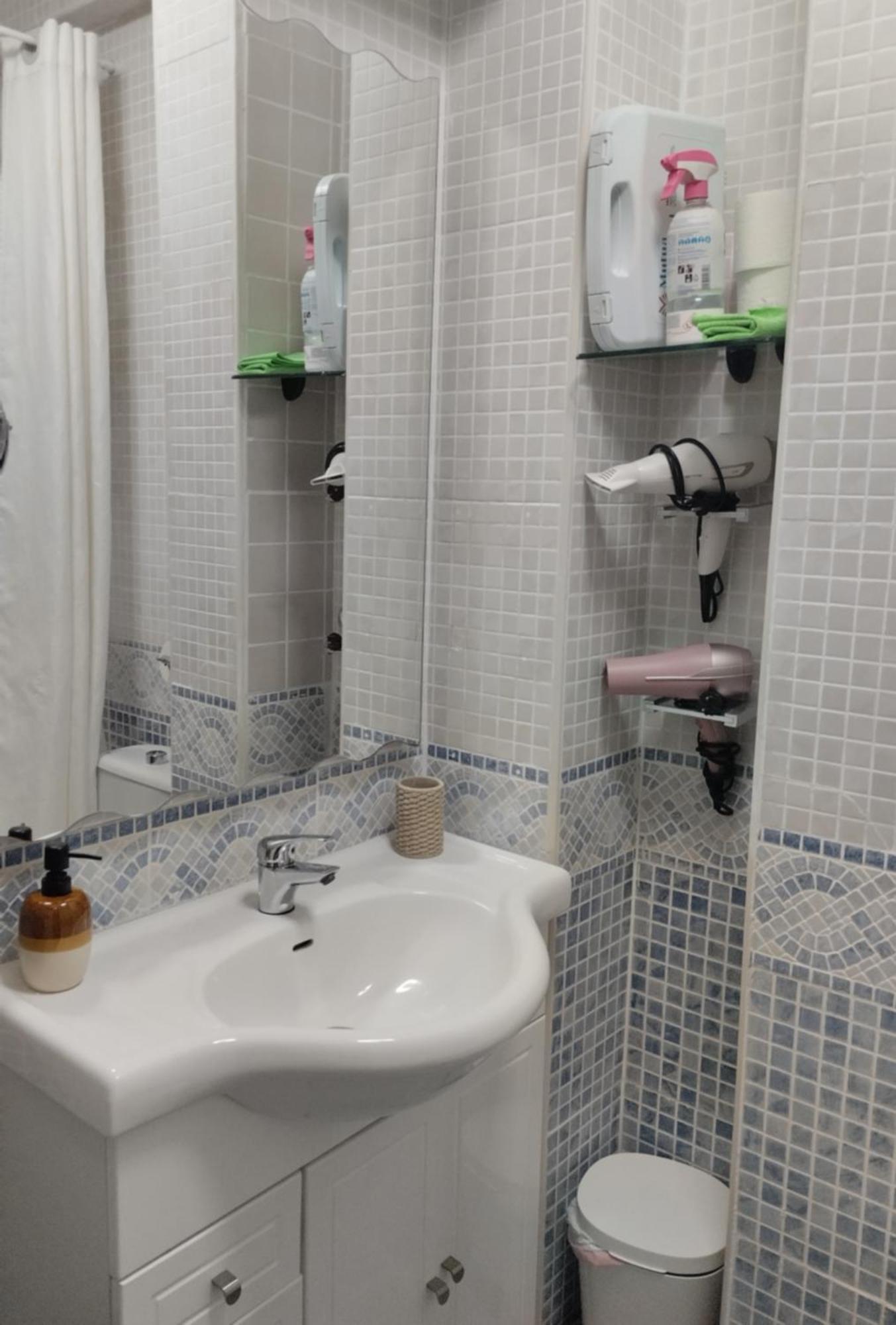 Habitaciones Individuales En Apartamento Madrid Esterno foto