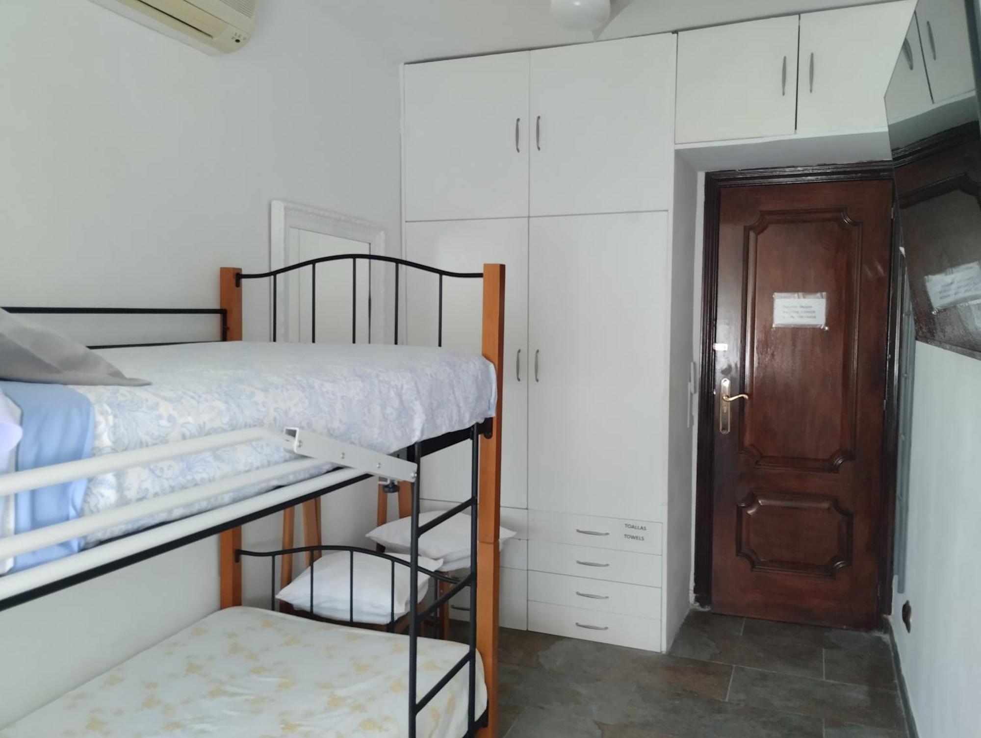 Habitaciones Individuales En Apartamento Madrid Esterno foto