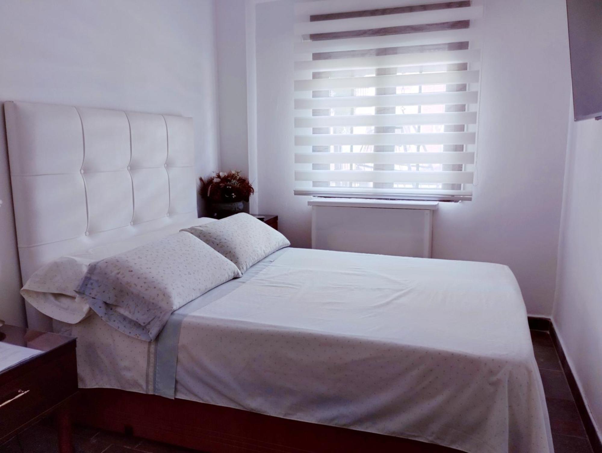 Habitaciones Individuales En Apartamento Madrid Esterno foto