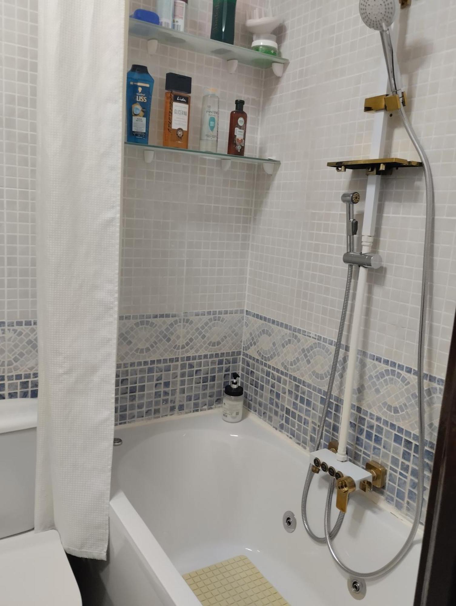 Habitaciones Individuales En Apartamento Madrid Esterno foto