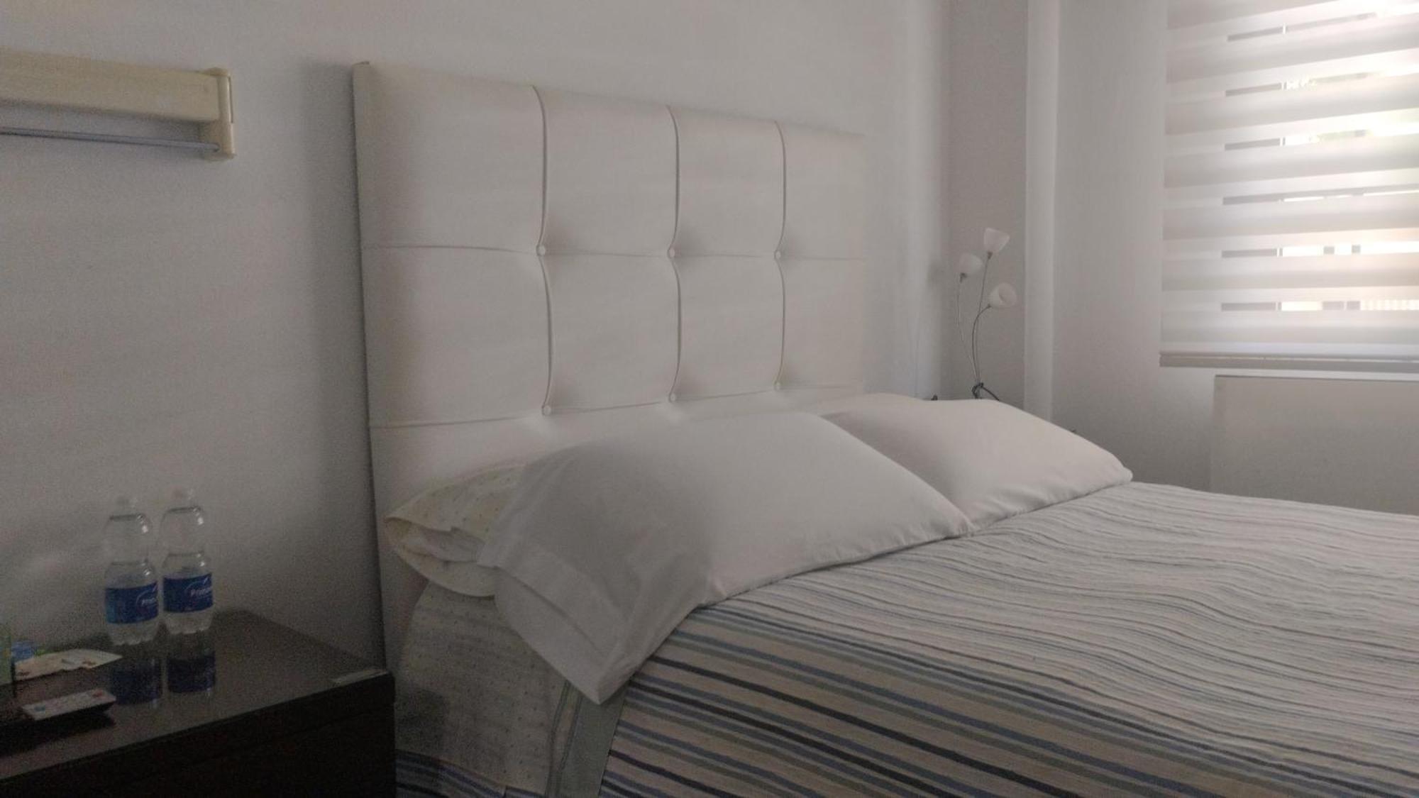 Habitaciones Individuales En Apartamento Madrid Esterno foto