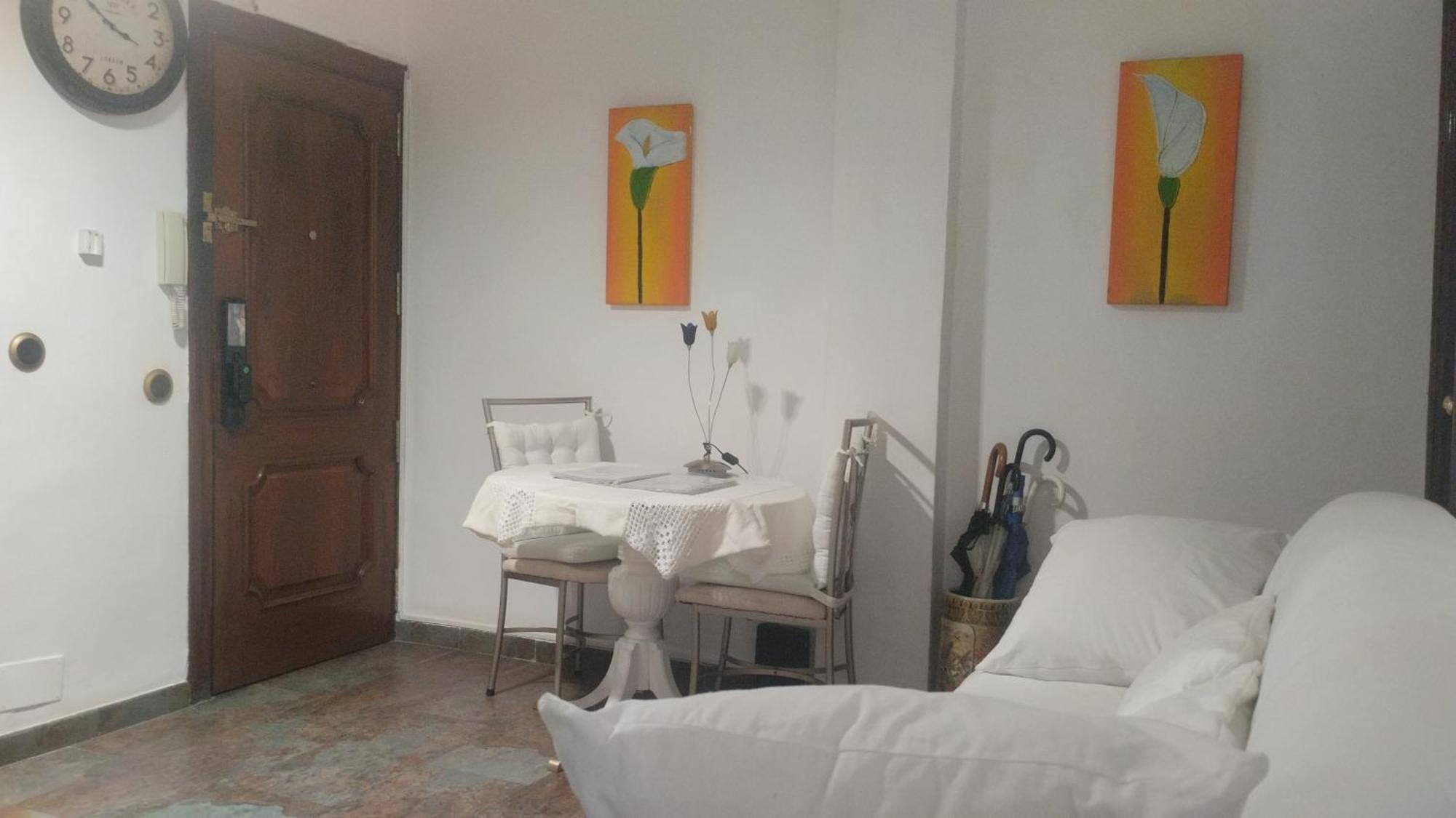 Habitaciones Individuales En Apartamento Madrid Esterno foto