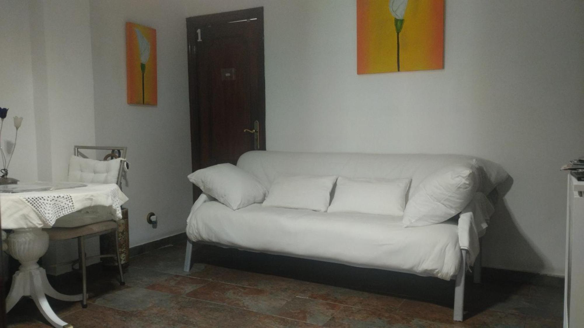 Habitaciones Individuales En Apartamento Madrid Esterno foto